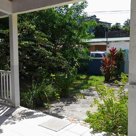 La Petite Maison, Spacieuse, Avec Jardin / Parking Sainte-Rose Luaran gambar