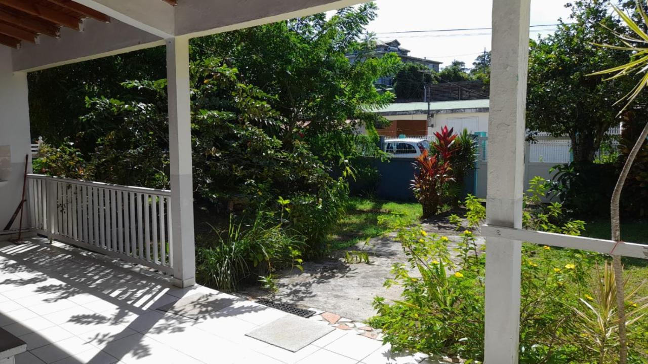 La Petite Maison, Spacieuse, Avec Jardin / Parking Sainte-Rose Luaran gambar