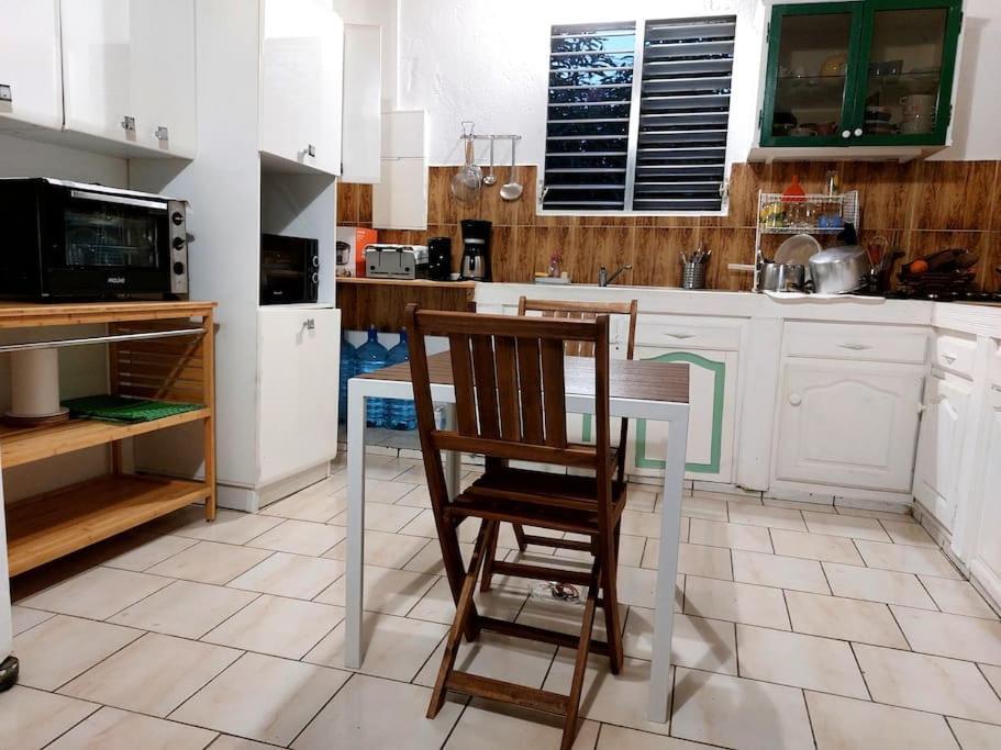 La Petite Maison, Spacieuse, Avec Jardin / Parking Sainte-Rose Luaran gambar